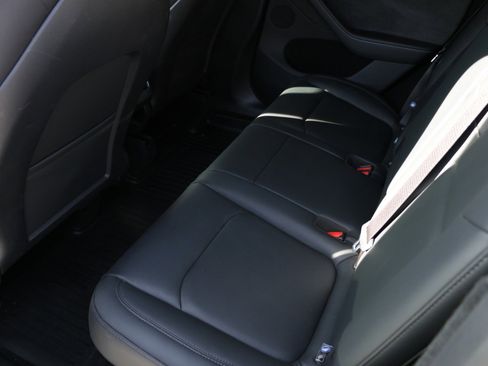 Used 2024 Tesla Model Y Performance image 22