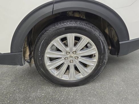 Used 2023 Ford Explorer King Ranch w/ Technology Package image 32