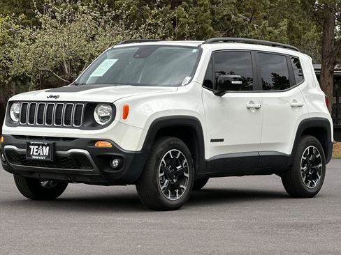 Used 2023 Jeep Renegade Latitude AWD/4WD image 8
