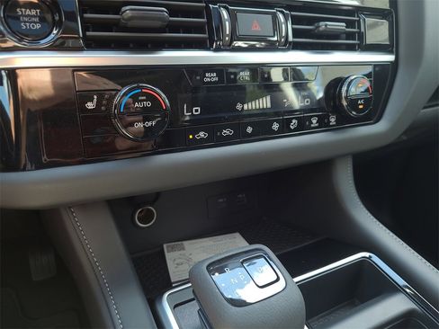 New 2025 Nissan Pathfinder SV w/ SV Premium Package image 19