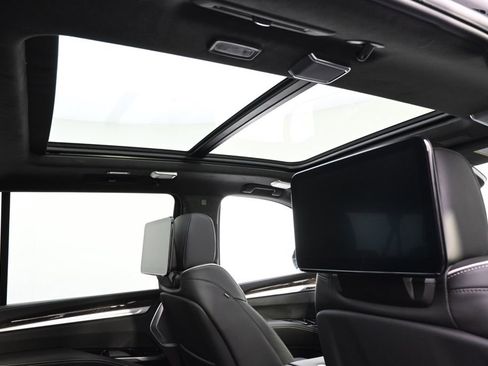 New 2026 Cadillac Escalade ESV Platinum Sport w/ LPO, ONYX Package image 17