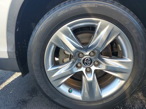 Used 2016 Toyota Highlander Limited image 8