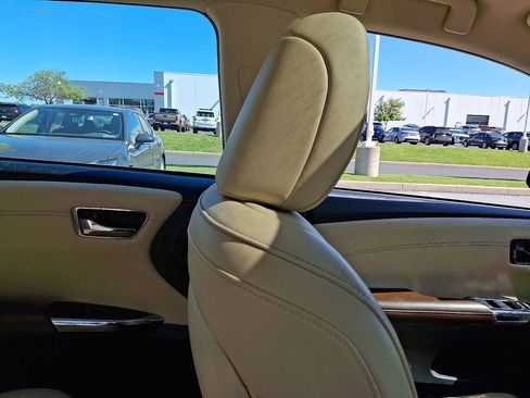 Used 2018 Toyota Avalon Limited w/ All Weather Liner Package FWD image 13
