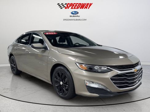 Used 2025 Chevrolet Malibu LT FWD image 2