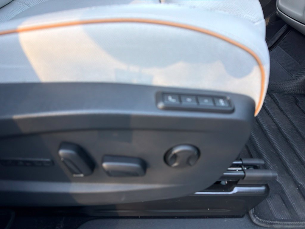 Used 2025 Volkswagen ID. Buzz 1st Edition AWD/4WD image 38