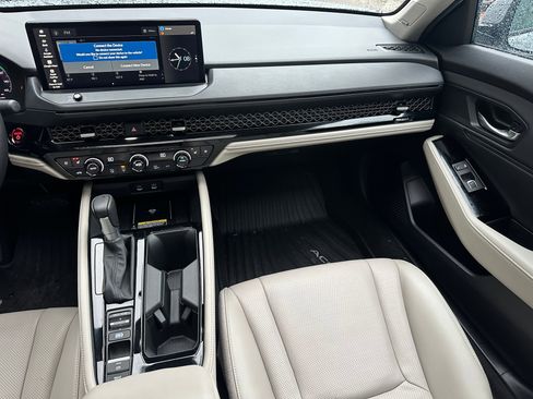 Used 2025 Honda Accord Touring image 18