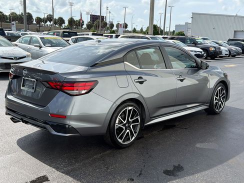 Used 2025 Nissan Sentra SR FWD image 9