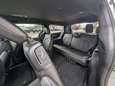 New 2026 Chrysler Pacifica Select FWD image 18