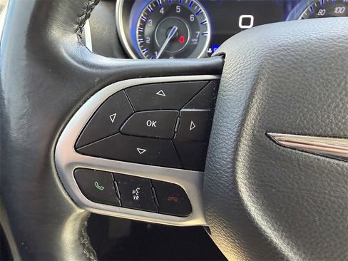 Used 2022 Chrysler 300 Touring w/ Sport Appearance Package image 25