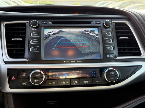 Used 2017 Toyota Highlander XLE image 24
