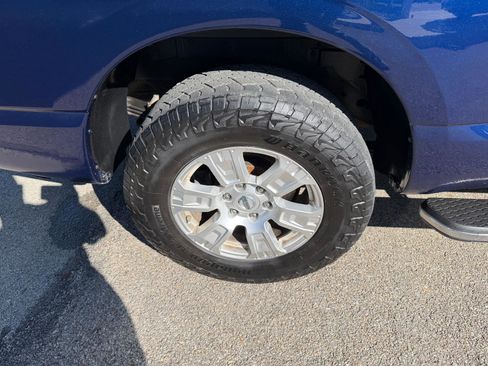 Used 2019 Nissan Titan SV AWD/4WD image 11