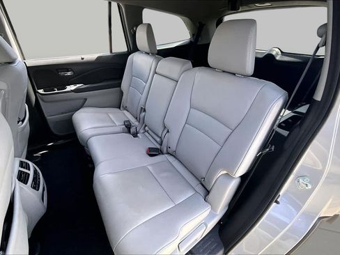 Used 2019 Honda Pilot Touring image 19