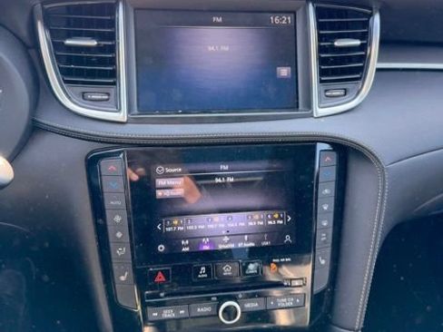 Used 2022 INFINITI QX50 Luxe FWD image 11
