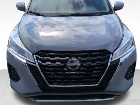 Used 2023 Nissan Kicks SV FWD image 2
