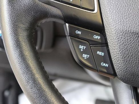 Used 2016 Ford Focus Titanium w/ Titanium Technology Package FWD image 17