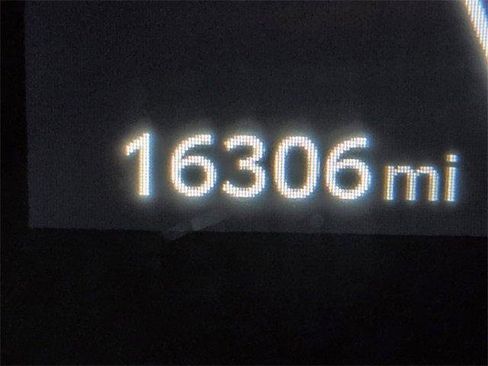 Used 2023 Toyota Corolla Cross XLE image 22