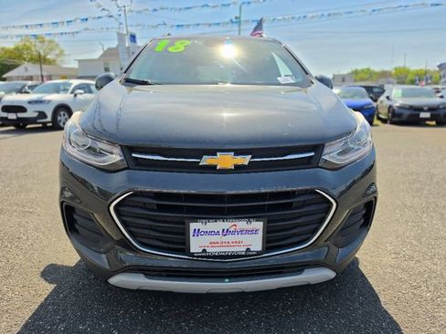 Used 2018 Chevrolet Trax LT w/ Sun & Sound Package FWD image 8