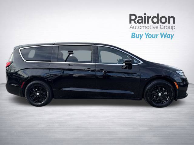 Used 2025 Chrysler Pacifica Select FWD image 8
