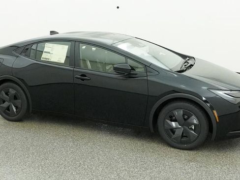 New 2026 Toyota Prius Plug-In Hybrid FWD image 12