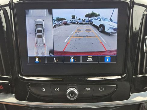 Used 2023 Chevrolet Traverse LT w/ Rear Camera Mirror Package image 5