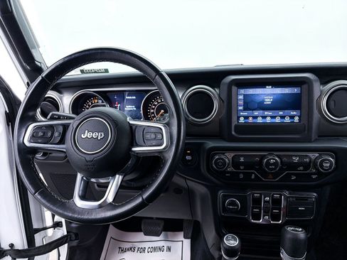 Used 2019 Jeep Wrangler Unlimited Sahara image 3