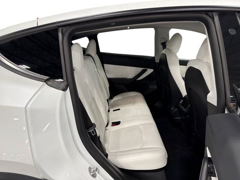 Certified 2021 Tesla Model Y Long Range AWD/4WD image 11
