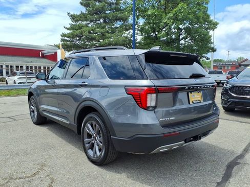 Used 2025 Ford Explorer Active w/ Active Comfort Package AWD/4WD image 9