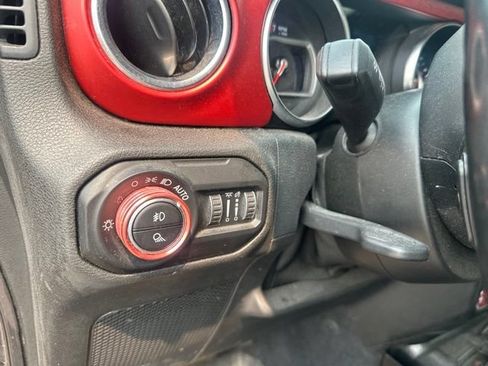 Used 2021 Jeep Gladiator Rubicon w/ Cold Weather Group AWD/4WD image 15