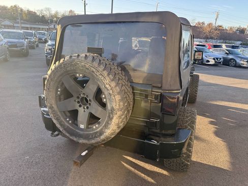 Used 2011 Jeep Wrangler Unlimited Rubicon w/ Dual Top Group AWD/4WD image 8