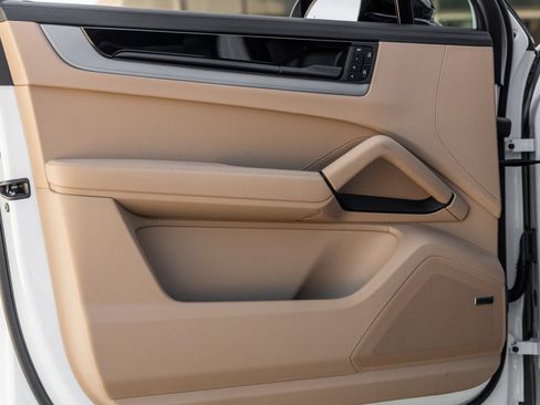 Certified 2026 Porsche Cayenne Coupe AWD/4WD image 20