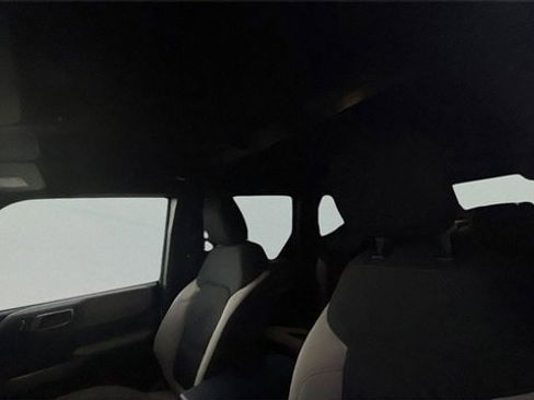 Used 2022 Ford Bronco Wildtrak image 13