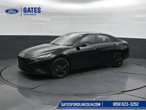 Used 2022 Hyundai Elantra SEL w/ Convenience Package FWD image 6