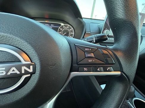 Used 2024 Nissan Altima 2.5 SV image 16