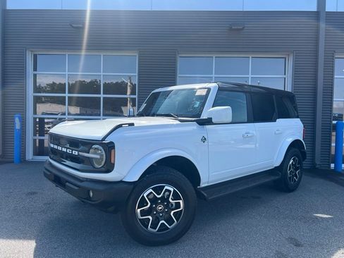 Used 2025 Ford Bronco Outer Banks AWD/4WD image 1