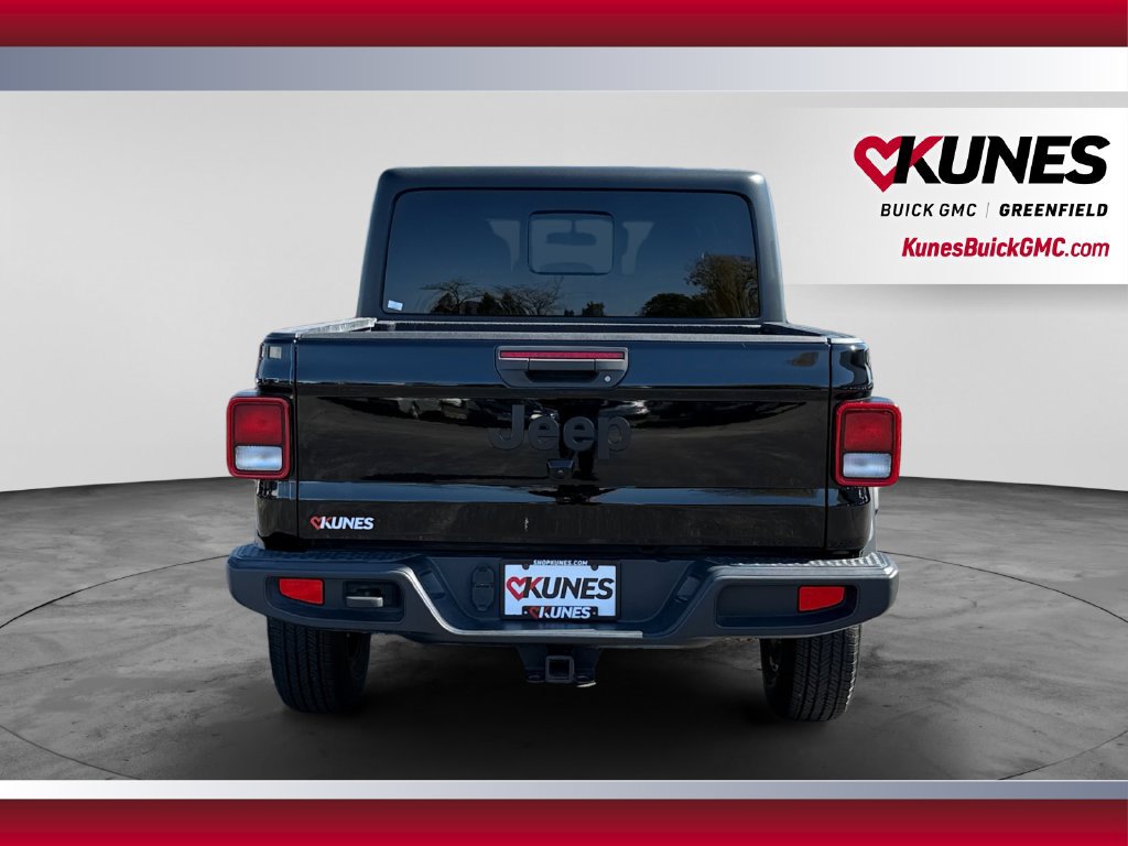 Used 2022 Jeep Gladiator Sport AWD/4WD image 9