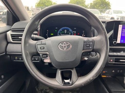 Used 2025 Toyota Camry LE FWD image 13