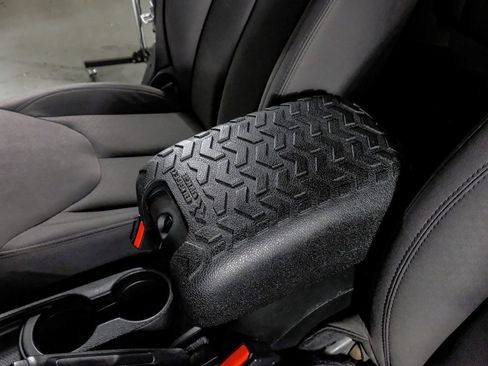 Used 2018 Jeep Wrangler Sport image 22