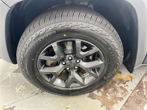 Used 2020 Jeep Cherokee Latitude image 25