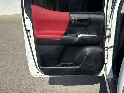 Used 2018 Toyota Tacoma SR5 image 13