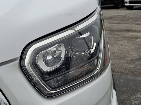 Used 2023 Ford Transit 350 XLT image 11