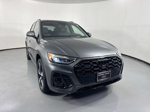 Used 2024 Audi Q5 2.0T Premium Plus w/ Premium Plus Package AWD/4WD image 3