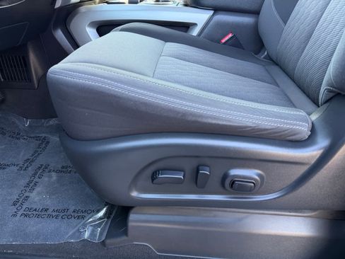 Used 2021 Nissan Titan SV w/ SV Convenience Package AWD/4WD image 29