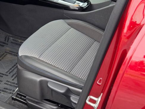 Certified 2025 Chevrolet Trax LT image 21