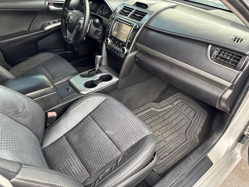 Used 2014 Toyota Camry L image 18