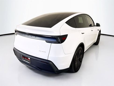 Used 2026 Tesla Model Y Long Range image 7