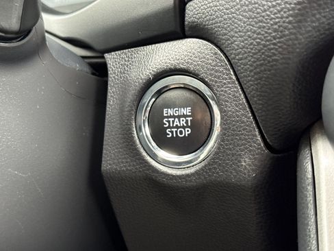 Used 2025 Toyota RAV4 XLE image 33