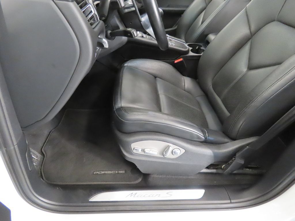 Used 2021 Porsche Macan S AWD/4WD image 41