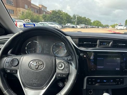 Used 2019 Toyota Corolla SE FWD image 10