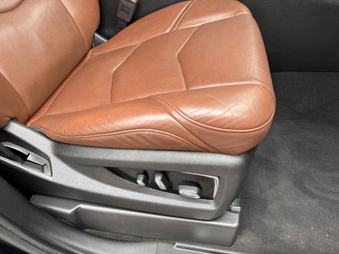 Used 2017 Cadillac Escalade Luxury image 32