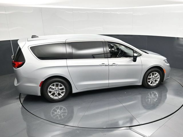 Certified 2024 Chrysler Pacifica Touring-L FWD image 47